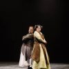 TEATRO, FEMINISMO Y EL ABSURDO: VERÓNICA GONZÁLEZ PRESENTA «BÉSAME MACHO» EN VALPARAÍSO